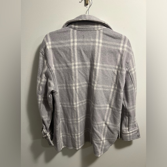 Ardene grey and white plaid shacket. Size small - Picture 2 of 5